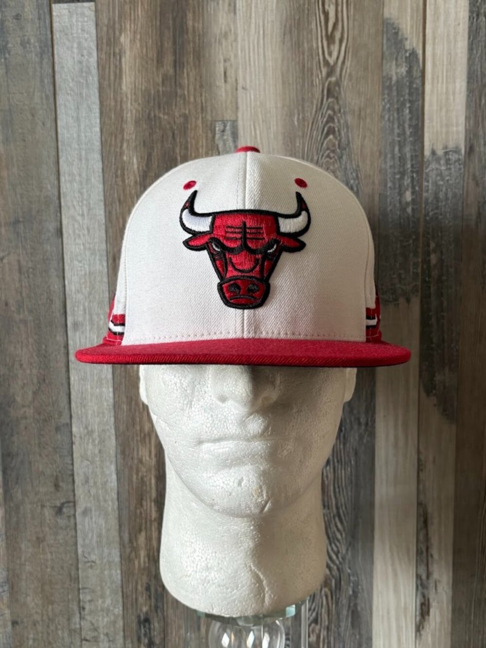 Chicago Bulls Retro Classic Wool Blend Eggshell Mitchell &Ness Fitted 7 1/2